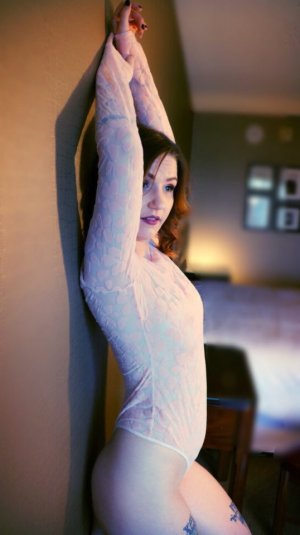 Thuy call girls in West Chicago IL